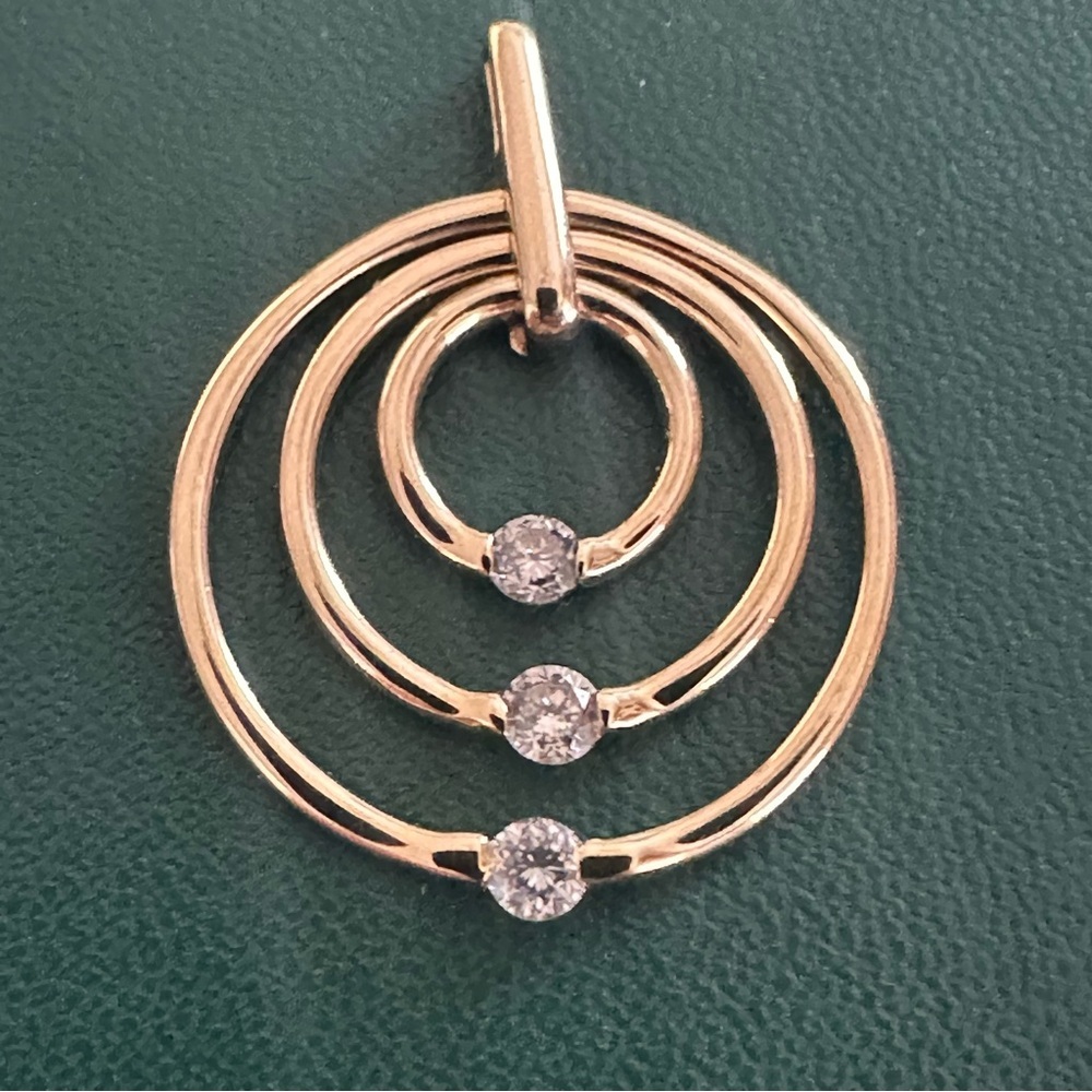 14K Gold Triple Circle Pendant with 3 Diamonds – Modern Minimalist Design, 2.94g - Picture 3 of 10
